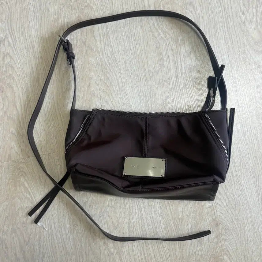 [BUNJANG] Matin Kim Side Zipper Fabric Two-Way Bag Wine/Dark Brown / 마뗑킴 가방 사이드 지퍼 패브릭 투웨이백 와인 다크브라운