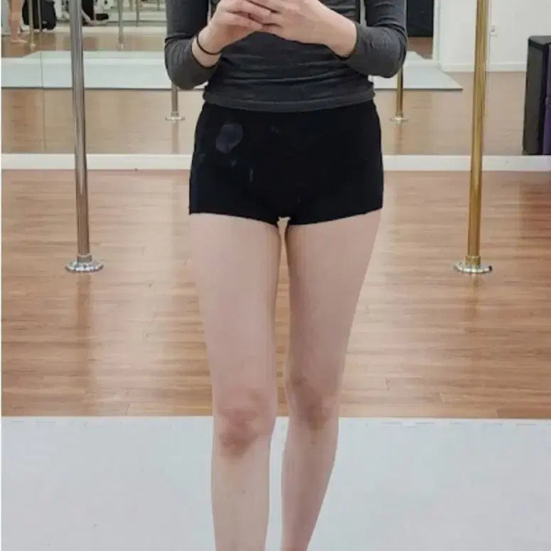 [BUNJANG] Mula Wear High-Waist Black Shorts (M) / 뮬라 폴웨어 하이웨스트 블랙 쇼츠(M)