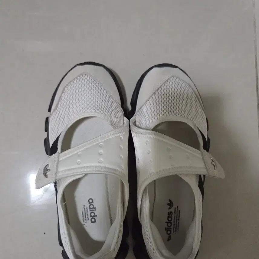 [BUNJANG] Adidas Mega Jane White Sneakers KH7889 / 아디폼 메가제인 화이트 235 /  KH7889