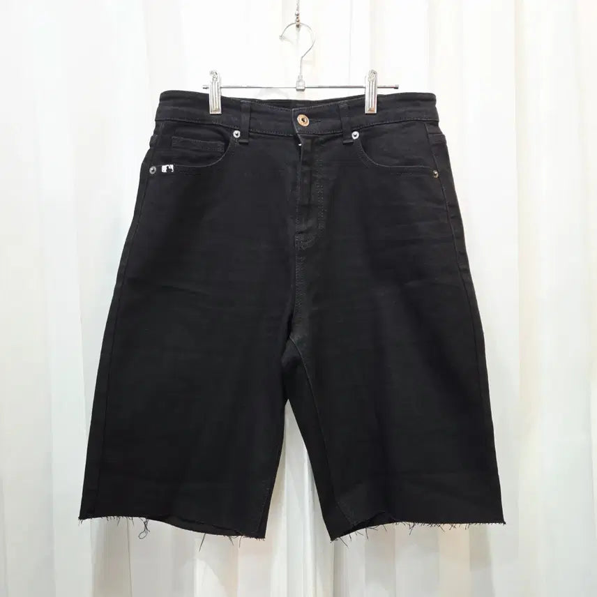 [BUNJANG] MLB 28 Inch Black Denim Shorts C566 / 21s 28인치 MLB 블랙 데님 반바지 C566