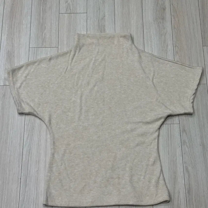 [BUNJANG] Turtleneck Short-Sleeve Knit Beige / 터틀넥 반팔 니트 베이지