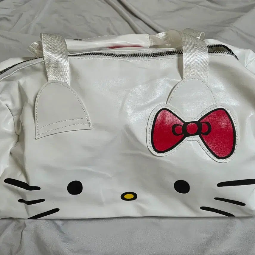 [BUNJANG] Hello Kitty Travel Bag / 헬로키티 여행가방