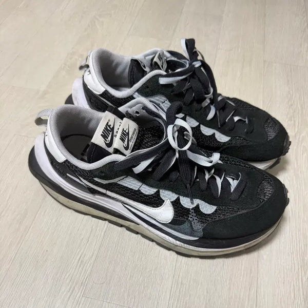 [BUNJANG] Nike x Sacai Vaporwaffle Black and White Sneakers (265) / 나이키 x 사카이 베이퍼와플 265
