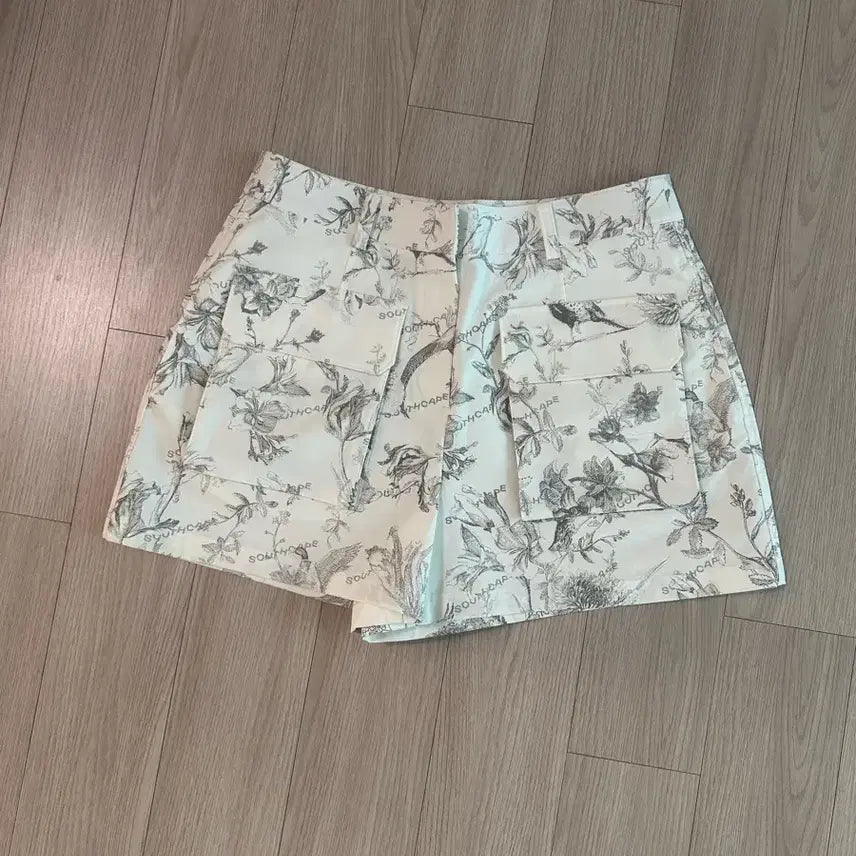 [BUNJANG] South Cape Women's Floral Pattern Golf Shorts - Size 73 / 사우스케이프 반바지 73정품
