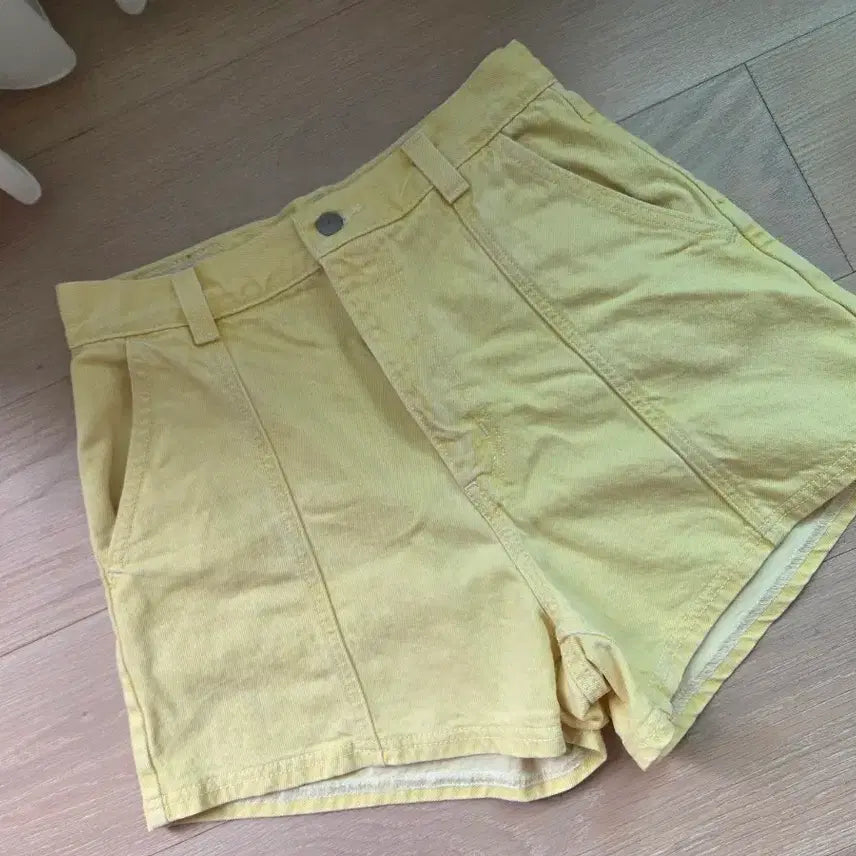 [BUNJANG] Levi's High Loose Fit Yellow Shorts Size 27 / 리바이스 하이 루즈 반바지 27 옐로우 팬츠