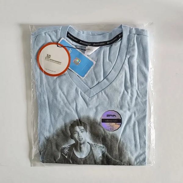 [BUNJANG] 2PM Taecyeon Fasciner x JYP Entertainment Collaboration V-Neck T-Shirt (Sky Blue, M) Sealed / [미개봉] JYP 공식 2PM 택연 V넥 티셔츠