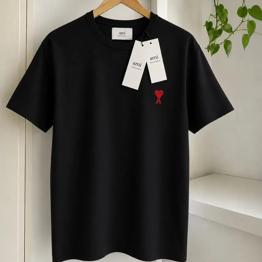 [BUNJANG] AMI Paris Black Short Sleeve T-Shirt with Red Heart Embroidery / 아미 하트 로고 반팔 티셔츠 블랙