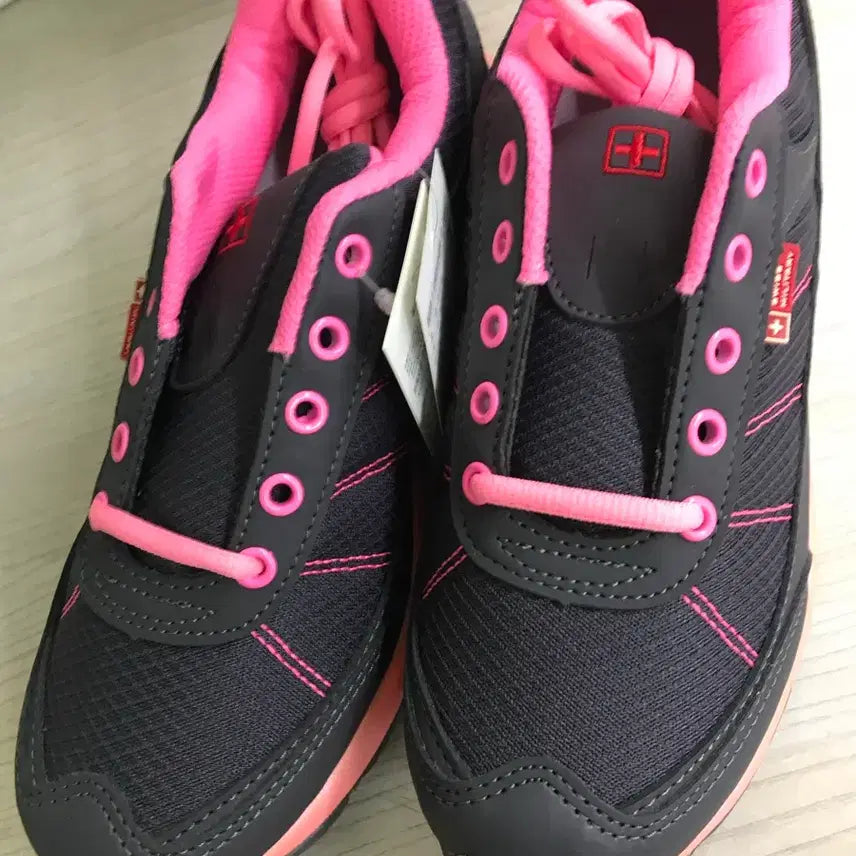 [BUNJANG] Swiss Military Women's Running Shoes / [미사용 새상품] 스위스 밀리터리 여성 런닝화 운동화 (235~240mm)