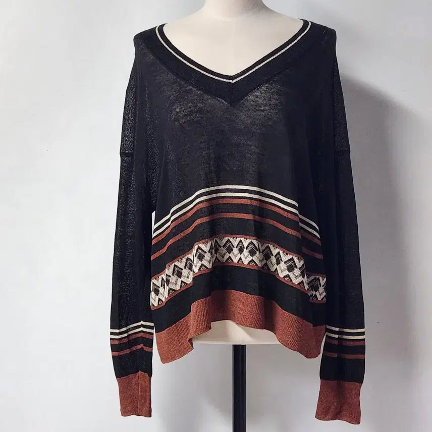 [BUNJANG] VOV Linen Blend Ethnic Pattern V-Neck Loose Fit Knit (Free Size) / VOV 린넨 혼방 에스닉 패턴 브이넥 루즈핏 니트 Free