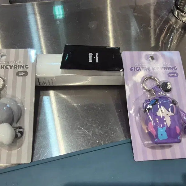 [BUNJANG] Brown Dust 2 Pallet & Okdori Keychain Set with Poster and 3 Photocards / 브라운더스트2 키링(팔레트,옼돌이)+포스터+포토카드3장세트
