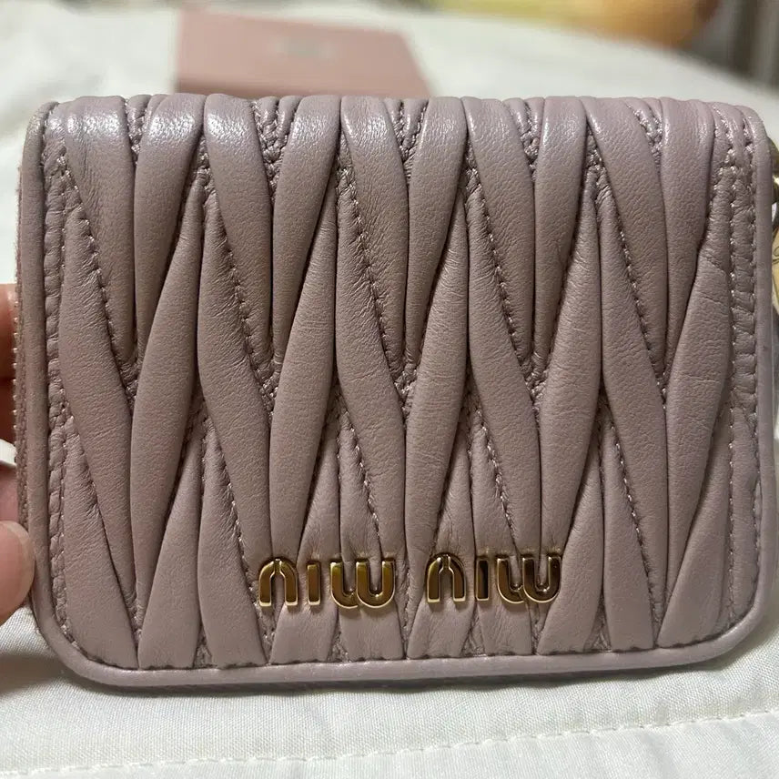 [BUNJANG] Miu Miu Matelasse Bi-fold Wallet / 미우미우 마테라쎄 지갑