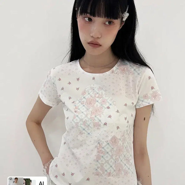 [BUNJANG] Type Service Flower Appliqué Curved Short Sleeve Top / 타입서비스 반팔 플라워 아플리케 커브 쇼트 슬리브 탑
