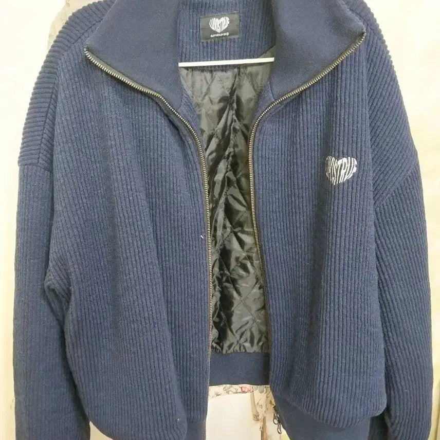 [BUNJANG] Love is True Knit Zip-up Jumper / 러브이즈투루 니트집업 점퍼