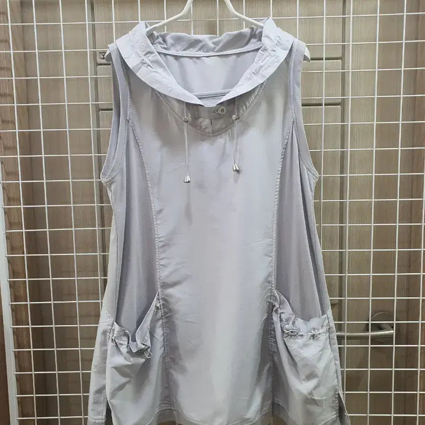 [BUNJANG] Sleeveless Shirt - Light Grey / 여성 민소매 셔츠 연회색