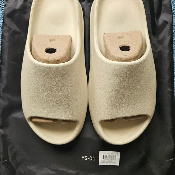 [BUNJANG] Yeezy YS-01 Vanilla Slides US 9 (270) / 이지 슬라이드 YS-01 바닐라 US 9 270