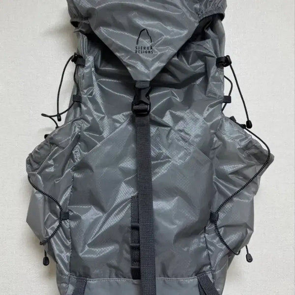 [BUNJANG] Sierra Designs Lassen 23L Ultralight Backpack - Grey / 시에라디자인 라센 초경량 백팩 23L 그레이