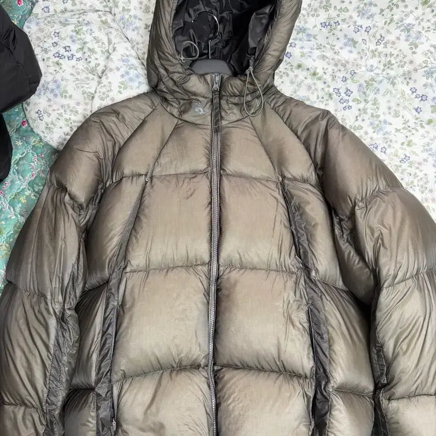 [BUNJANG] Sansan Gear Shade Puffer Jacket Charcoal 25FW / 산산기어 셰이드 푸퍼 자켓 차콜 - 25FW