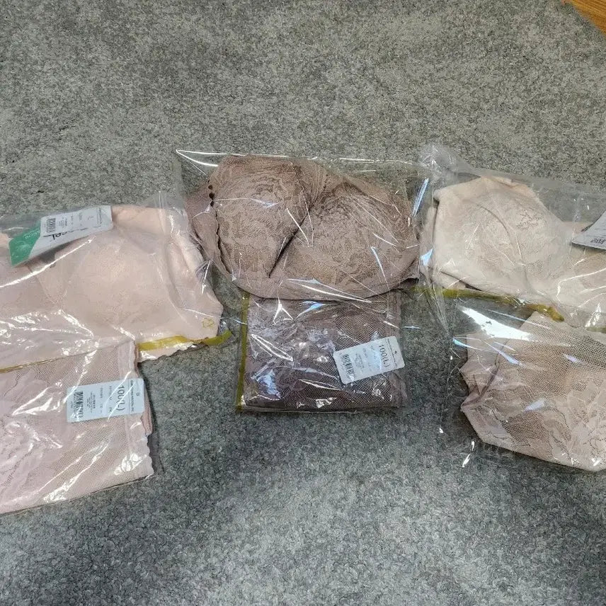 [BUNJANG] Shinyeong Wacoal Non-Wired Bra and Panty Set (3 Sets) / 새상품//신영와코르 노와이어 브라 팬티 3세트-L