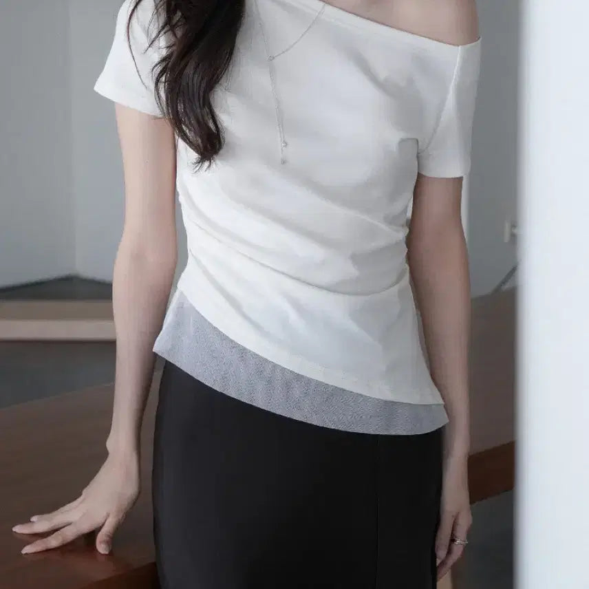 [BUNJANG] Noir Arte Rena One-Shoulder Lace Top Ivory / 누아르떼 레나 원숄더 오프숄더 레이스 탑 아이보리