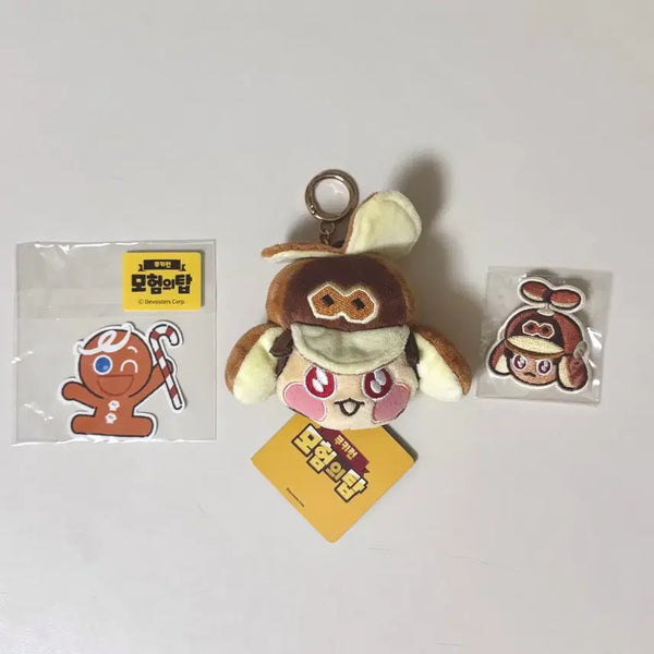 [BUNJANG] Cookie Run: Kingdom Gingerbread Cookie Face Keyring + Badge + Brave Cookie Sticker Set / 쿠키런 모험의 탑 꽈배기맛 쿠키 얼굴 키링 + 꽈배기맛 쿠키 얼굴 뱃지 + 용감한 쿠키 스티커