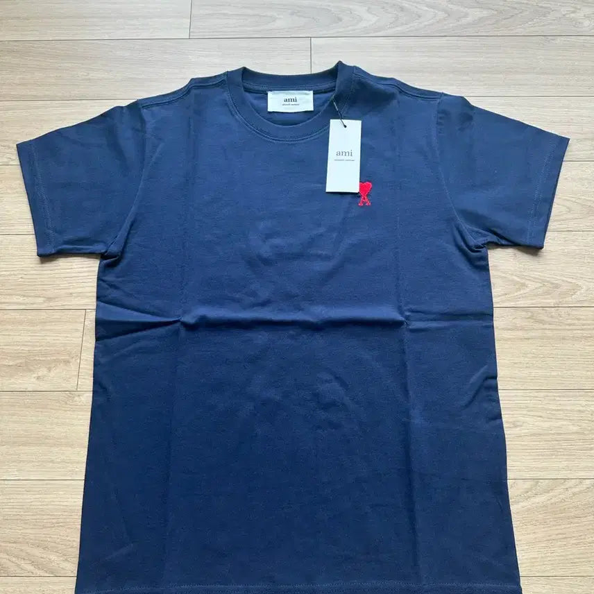 [BUNJANG] AMI Heart Logo Short-Sleeve T-Shirt Navy / 아미 반팔 티셔츠 네이비