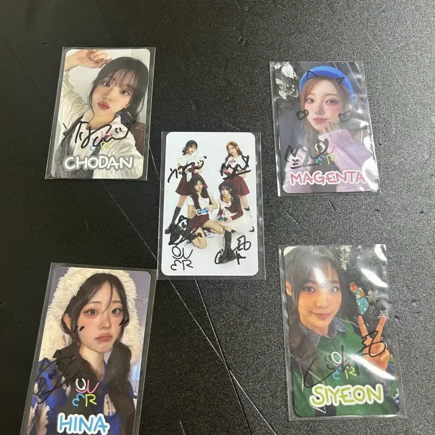 [BUNJANG] QWER Signed Photocard & Poster Bundle Set / QWER  소니 플스 싸인포카&포스터 일괄