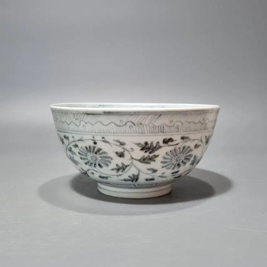 [BUNJANG] Ming Hongwu Blue and White Floral Large Bowl / 명홍무 청화 전지화훼문 대완. 지름20 높이 11