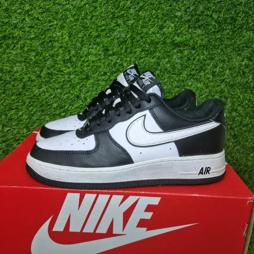 [BUNJANG] Nike Air Force 1 Sneakers (Size 250) / 나이키 에어포스 1 운동화 (250)