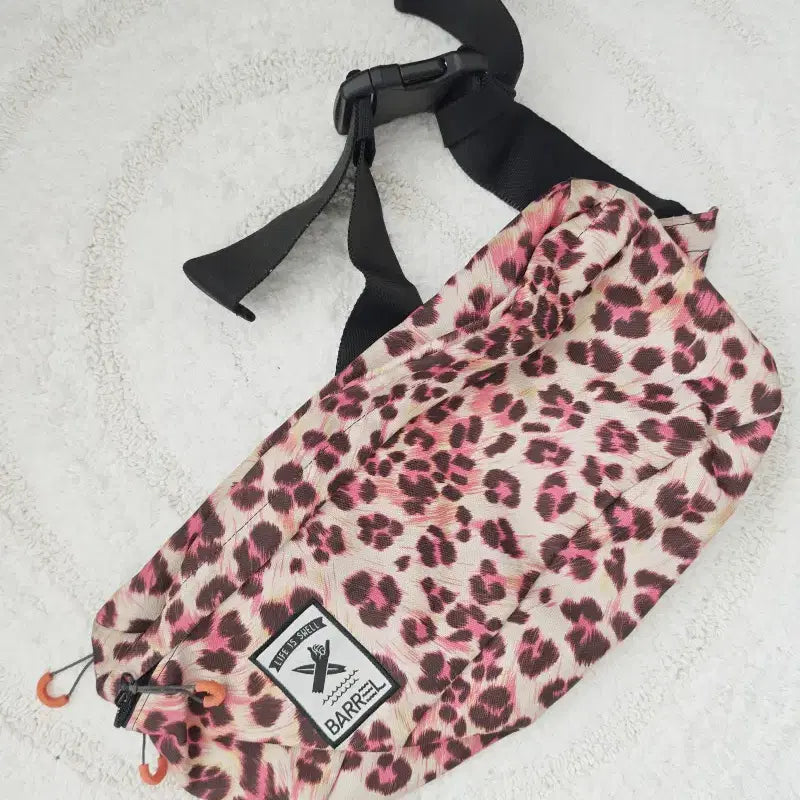 [BUNJANG] Barrel Pink Leopard Crossbody Bag / Fanny Pack / 배럴 핑크 레오파드 크로스백 힙색