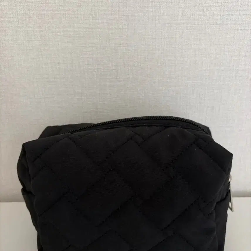 [BUNJANG] Quilted Pouch / 에이블리 퀄팅 파우치