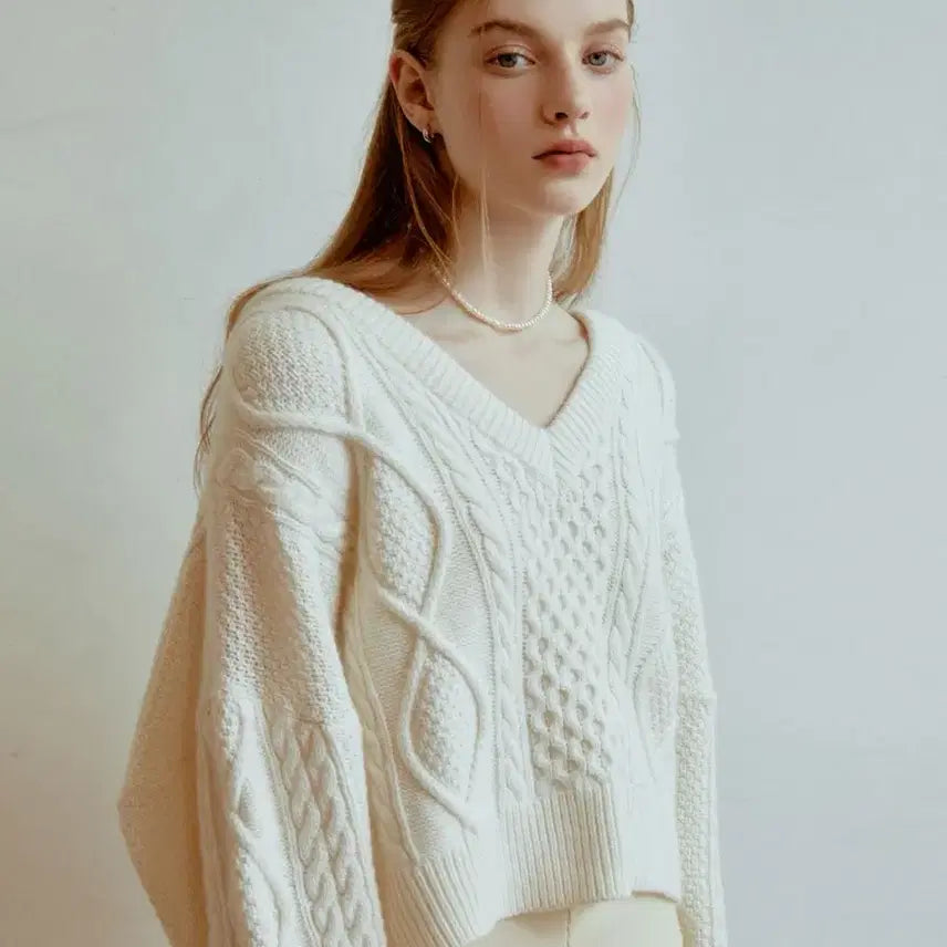 [BUNJANG] Riel Cable Knit Crop Wool V-Neck Ivory / 리엘 케이블 크롭 울 니트 아이보리 브이넥