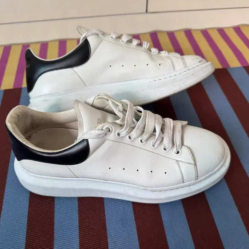 [BUNJANG] Alexander McQueen Oversized Sole Sneakers White/Black / 알렉산더 맥퀸 오버솔 스니커즈 화이트 블랙