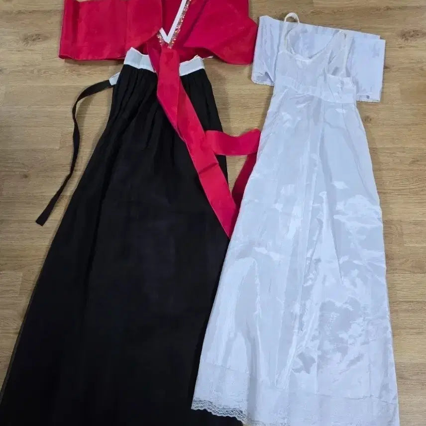 [BUNJANG] Women's Hanbok Set (Includes Inner Jacket and Skirt), Sizes 55-77 / 여자 한복이예요 속저고리 속치마 포함사이즈는 55~77 입니다