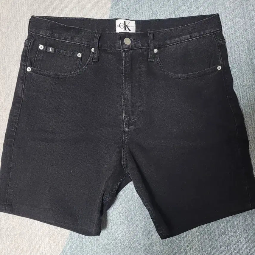 [BUNJANG] Calvin Klein CK Black Denim Shorts / 켈빈클라인 ck 청반바지(데님쇼츠)