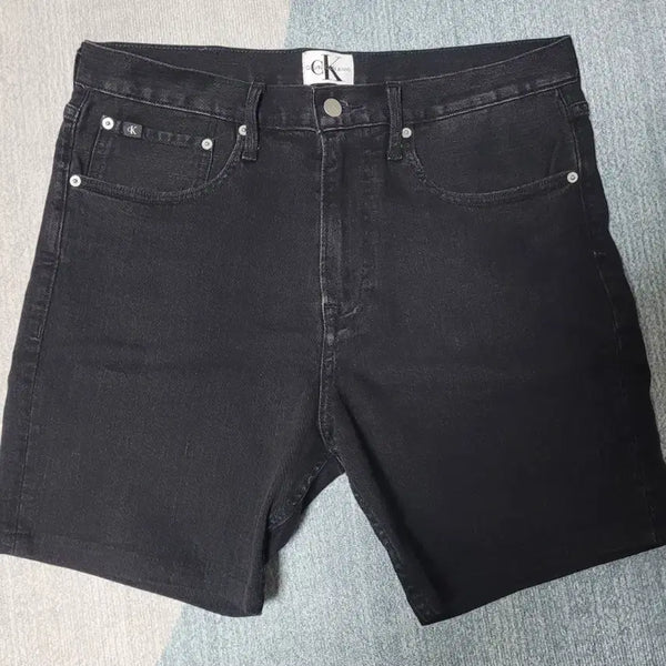 [BUNJANG] Calvin Klein CK Black Denim Shorts / 켈빈클라인 ck 청반바지(데님쇼츠)