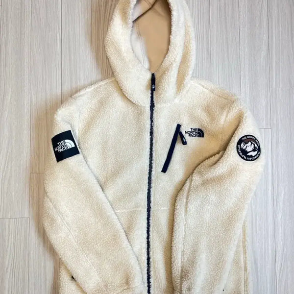 [BUNJANG] The North Face Cream White Label Remo Hood Fleece Jacket XL (105) / 무배) 노스페이스 크림 화이트라벨 리모 후드 플리스 재킷 XL(105)