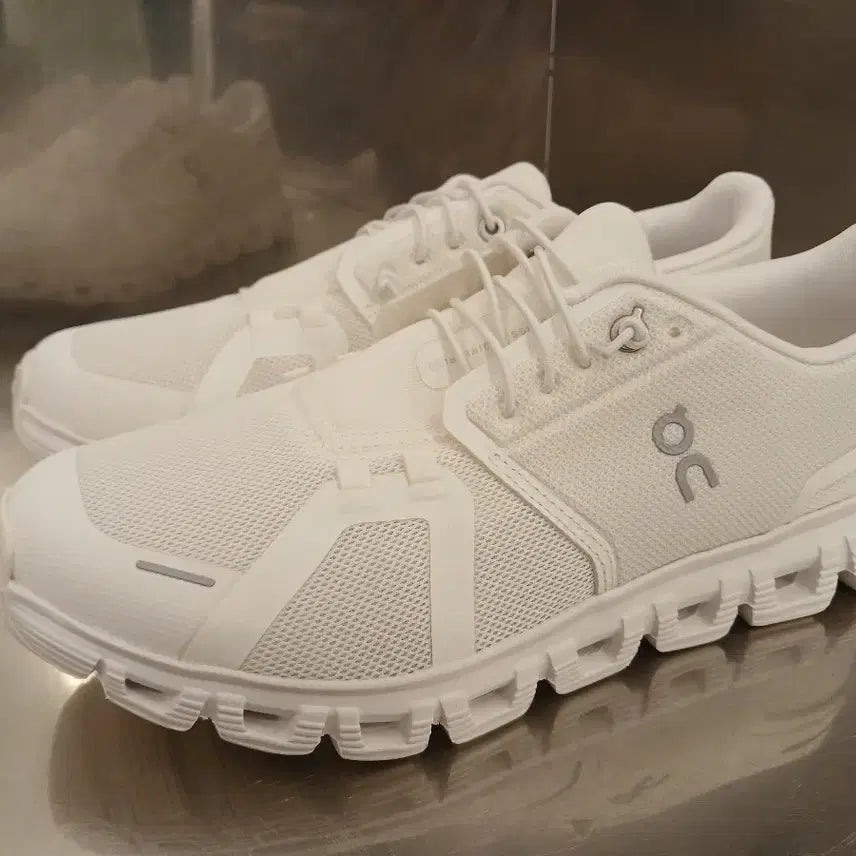 [BUNJANG] On Running Cloud 6 Running Shoes White / 온러닝 클라우드6 러닝화 화이트