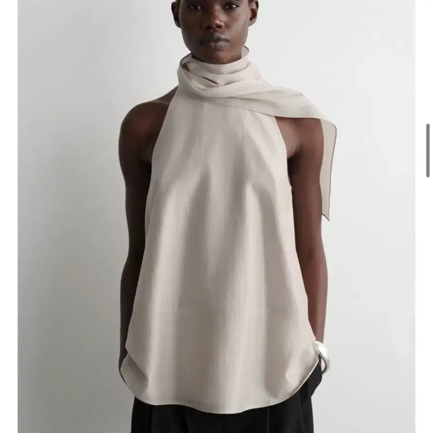 [BUNJANG] COS Fluid Halterneck Top Blouse Beige / cos 코스 플루이드 홀터넥 탑 블라우스 베이지 34