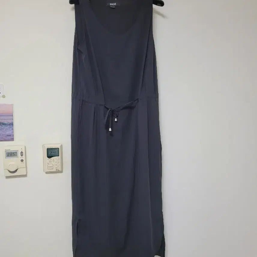[BUNJANG] SOCIE Black Sleeveless Chiffon Maxi Dress / SOCIE 쉬폰  블랙 민소매 롱 원피스예요 호칭 85-91-160허리 스트링으로 사이즈 조절이 가능하며, 편안하게 착용하실 수 있어요속치마가 전체적으로 들어있어서 비침 없음