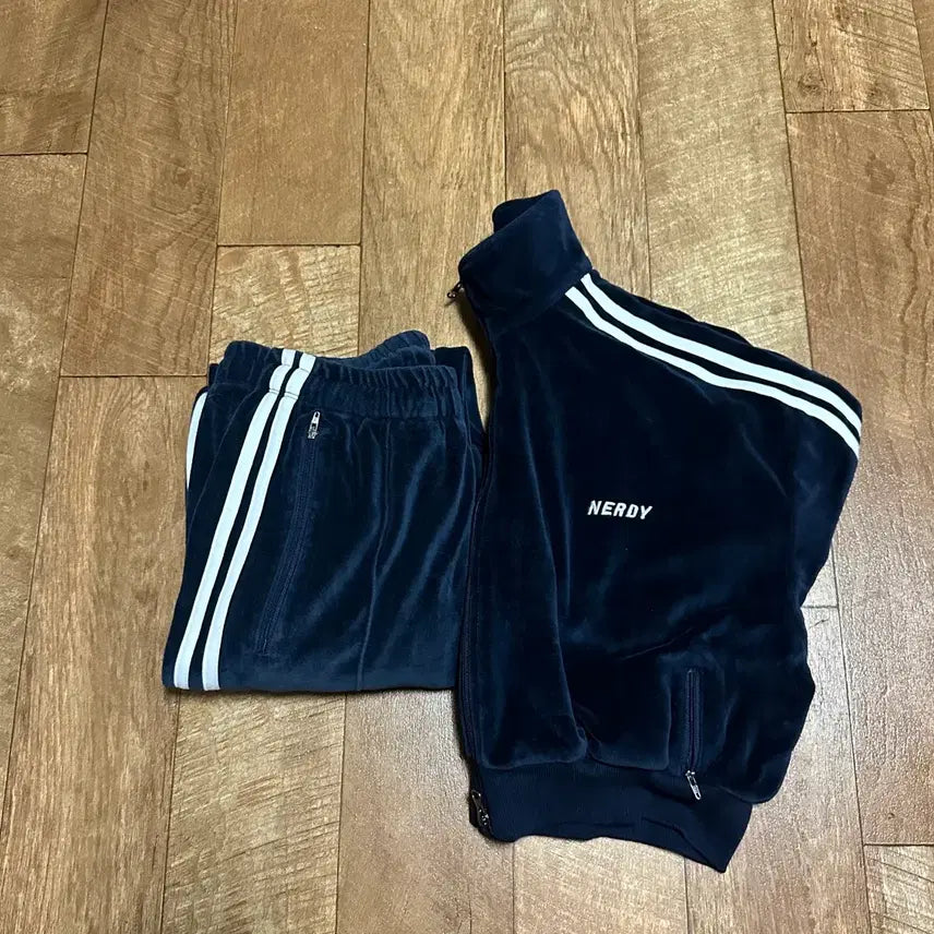 [BUNJANG] NERDY Velvet Training Set Navy / 8/5- 8/6 할인) 널디 벨벳 트레이닝 세트 네이비