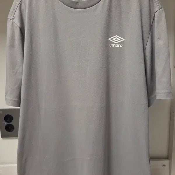 [BUNJANG] Umbro T-Shirt / (옷장 대방출)엄브로 반팔티 팝니다(A급)