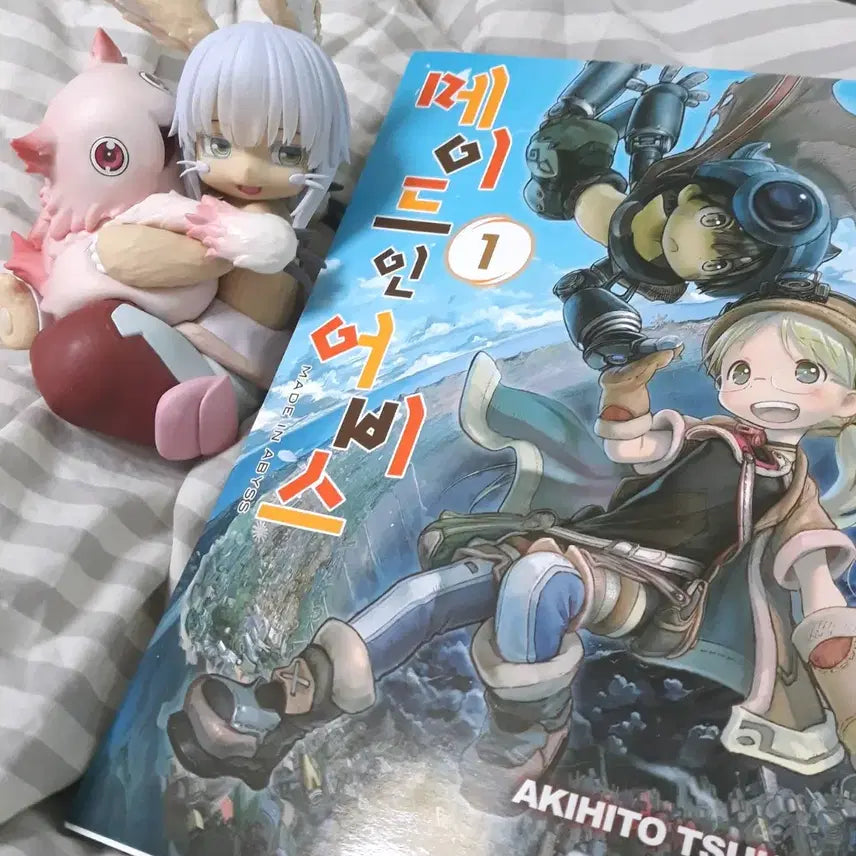 [BUNJANG] Made in Abyss Nanachi Mitty Figure & Manga Bundle / 메이드인어비스 나나치 미티 피규어 만화책 일괄 판매