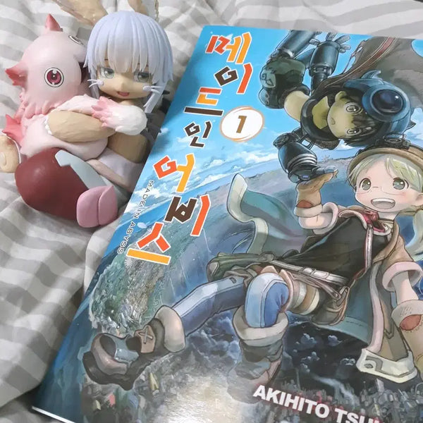 [BUNJANG] Made in Abyss Nanachi Mitty Figure & Manga Bundle / 메이드인어비스 나나치 미티 피규어 만화책 일괄 판매