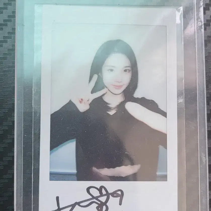 [BUNJANG] tripleS Shinseok Signed Polaroid / 트리플에스 신위 싸인 폴라로이드