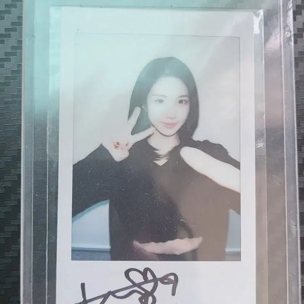 [BUNJANG] tripleS Shinseok Signed Polaroid / 트리플에스 신위 싸인 폴라로이드