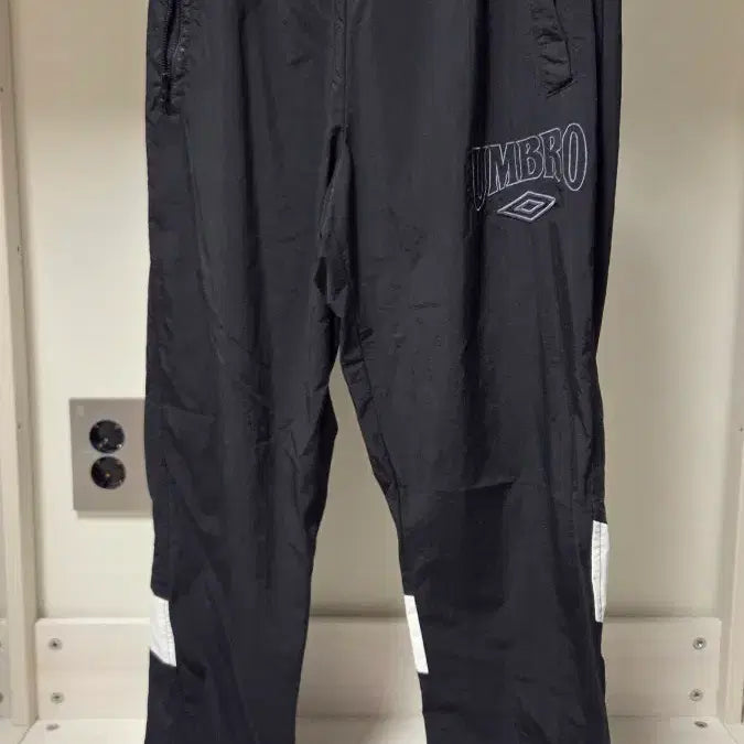 [BUNJANG] Umbro Anorak Woven Training Pants (New) / (옷장 대방출)엄브로 아노락 우븐 트레이닝 팬츠(새상품)