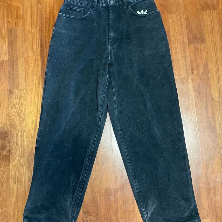 [BUNJANG] Labros Daisy Denim Black Jeans / 라브로스 데이지 데님