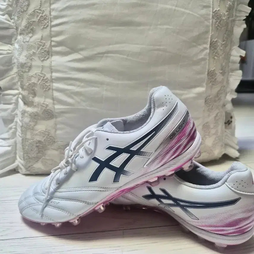 [BUNJANG] ASICS DS LIGHT Football Boots White Pink / 아식스 DS LIGHT 축구화 흰색 핑크