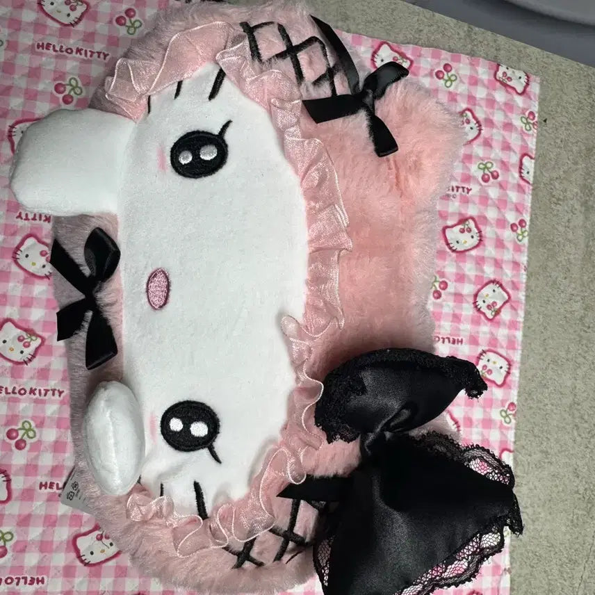 [BUNJANG] Sanrio Hello Kitty Angel Fuwa Fuwa Cape Cushion / 산리오 헬로키티 배게 천사 후와후와 케이프 쿠션