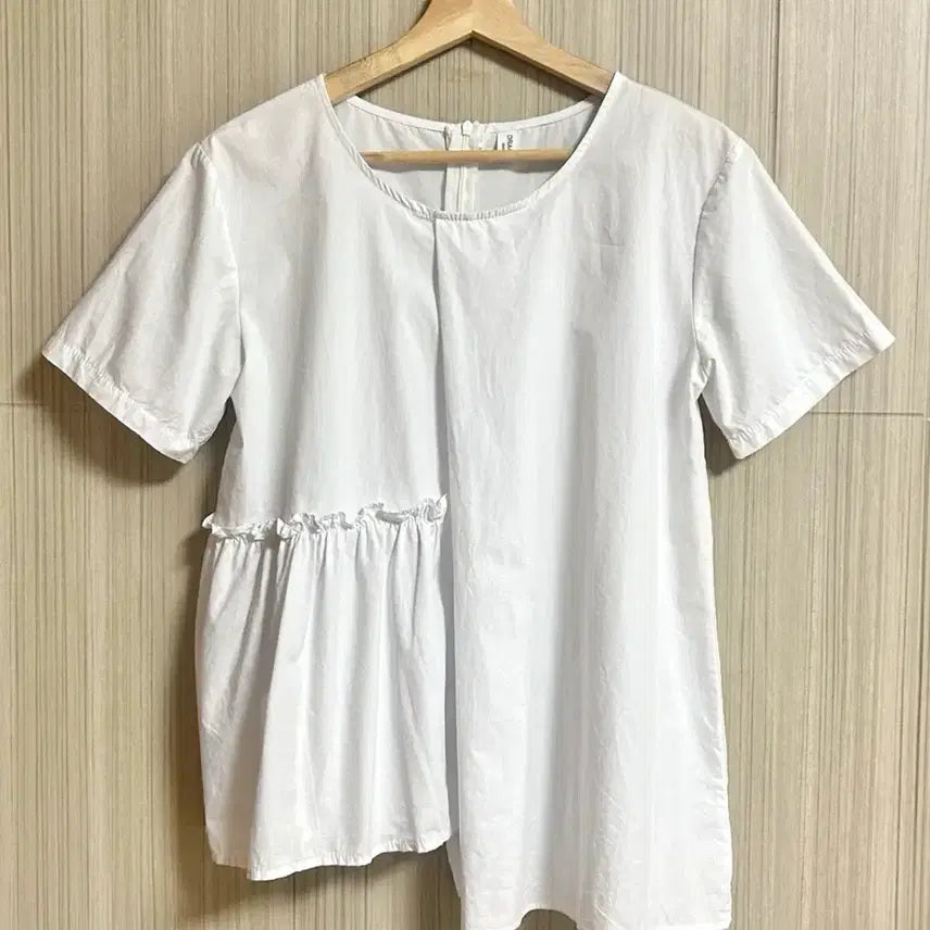 [BUNJANG] Cotton Half Shirring Asymmetrical Blouse / 바스락 코튼 화이트 하프셔링 언발란스 블라우스